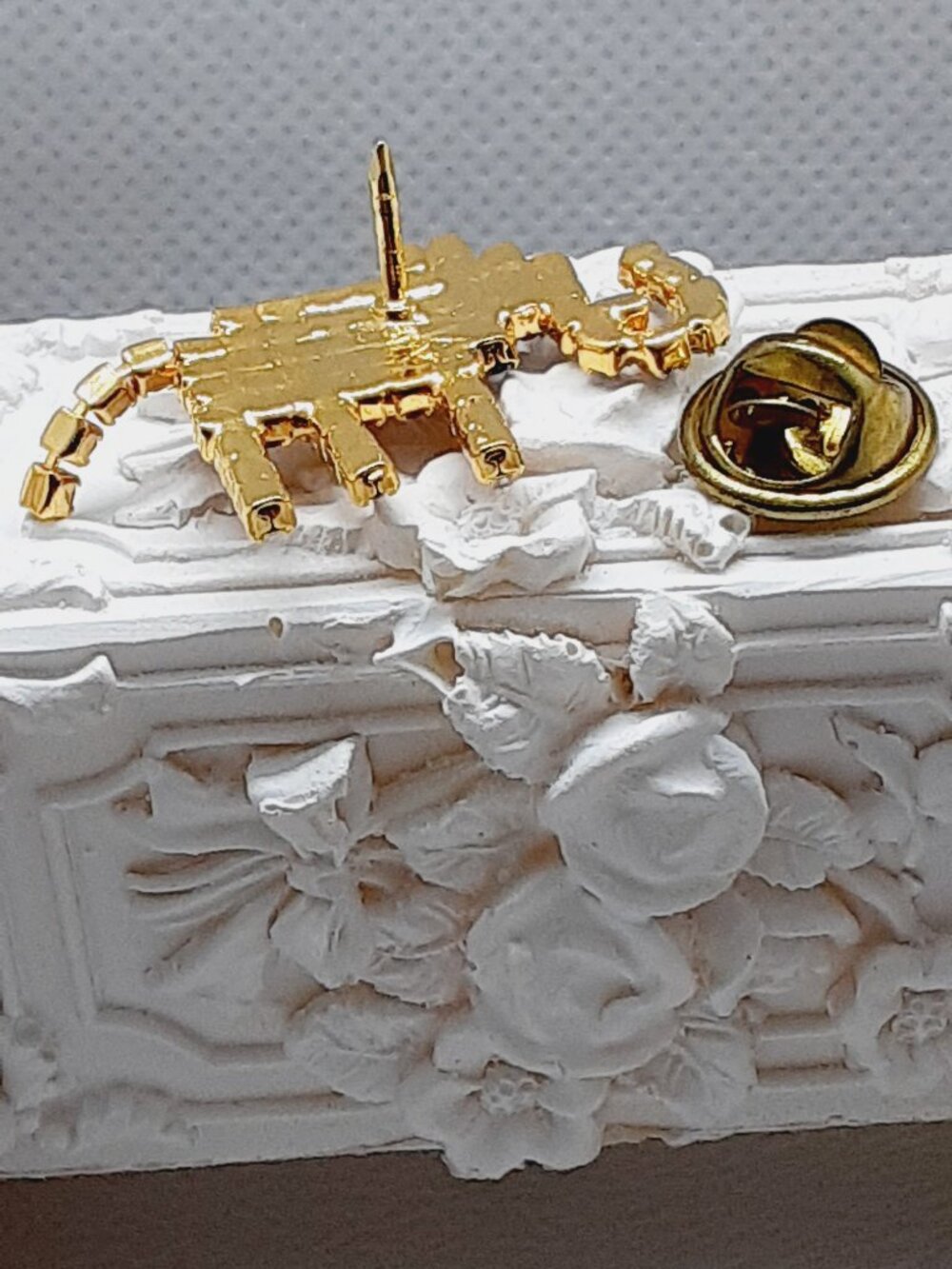 NEW patriotic elephant lapel Put'em Pin with articulated tail - Picture 5 of 7